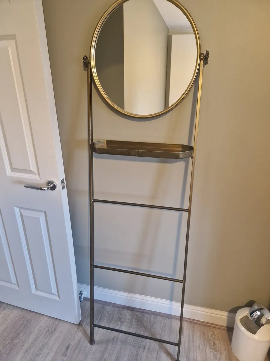 Brass  like metal Ladder with Mirror - Image 2