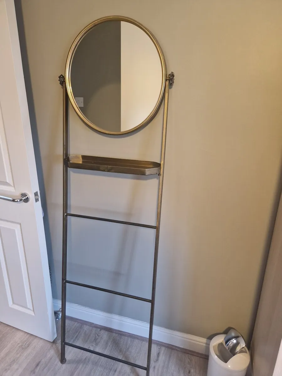 Brass  like metal Ladder with Mirror - Image 3