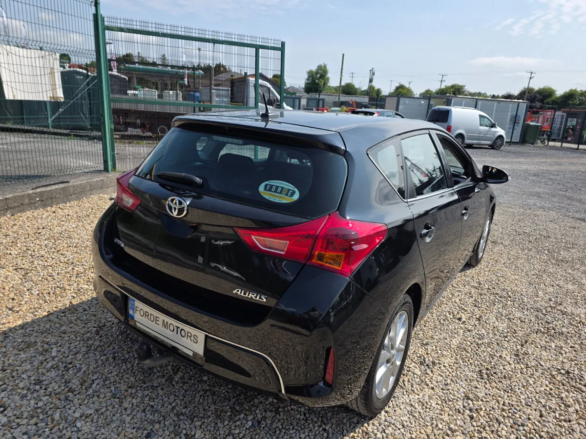 Toyota Auris 2015 - Image 4