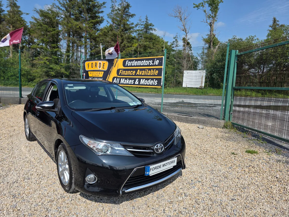 Toyota Auris 2015 - Image 1