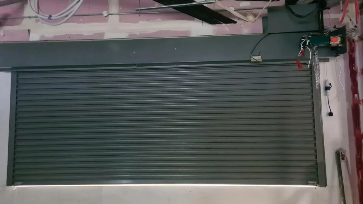 Roller shutter door - Image 3