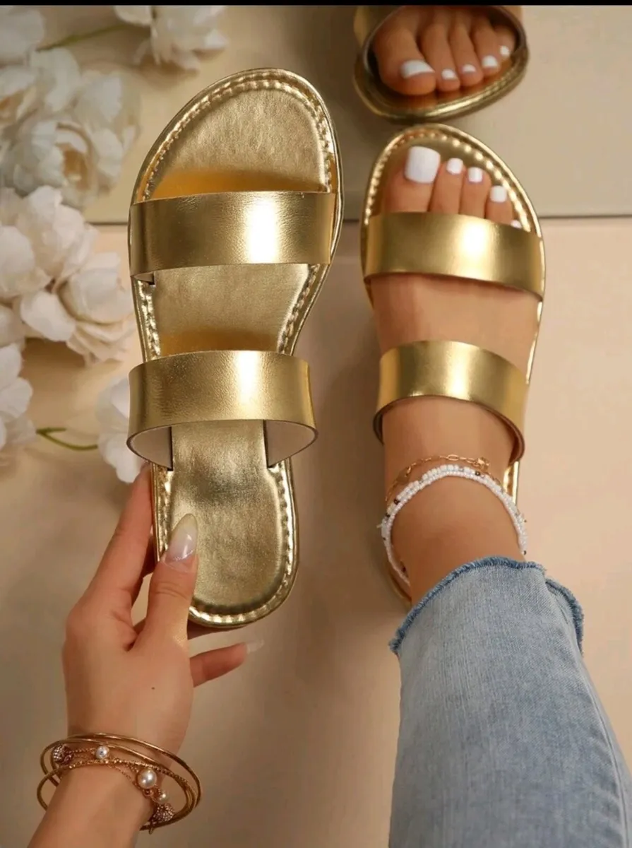 Women’s Flat Fashionable Gold Leather Sandals Size - Image 1