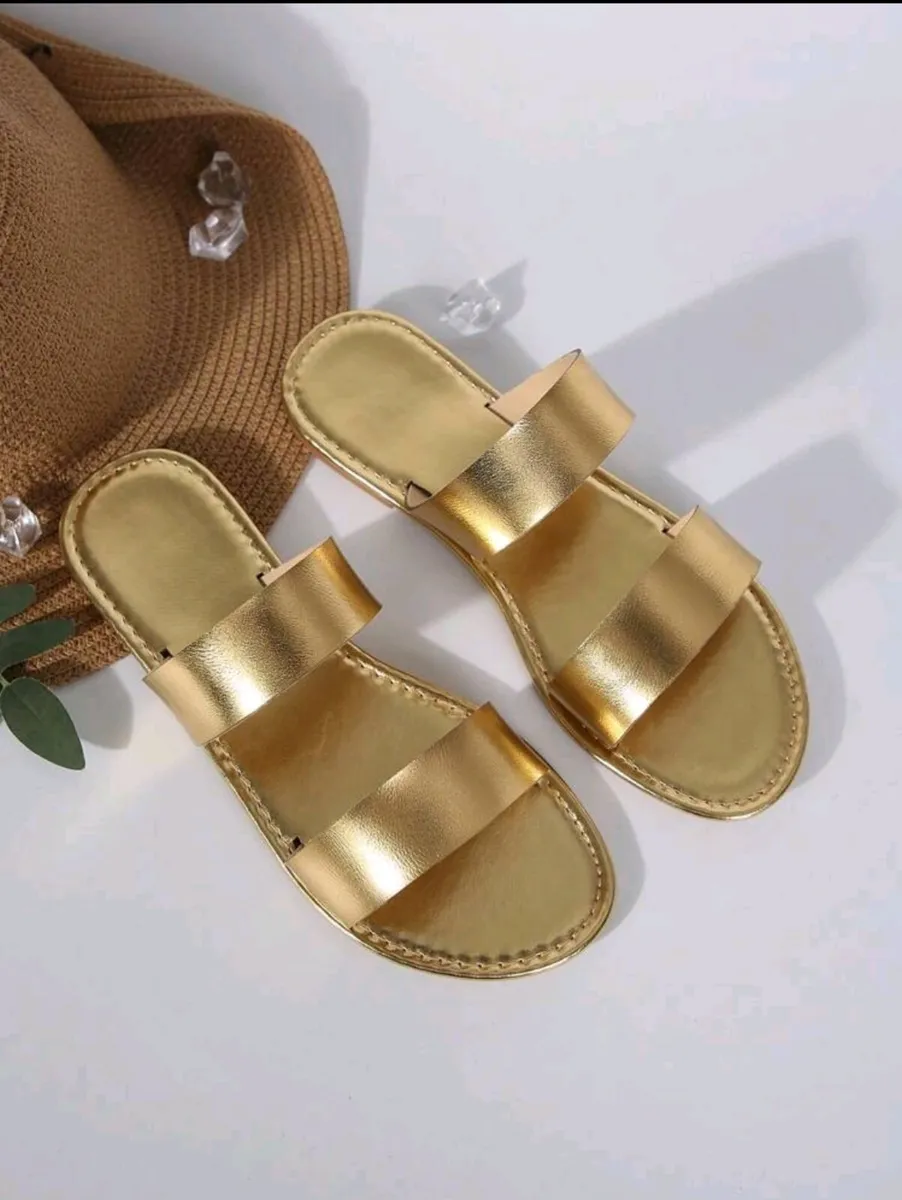 Women’s Flat Fashionable Gold Leather Sandals Size - Image 4