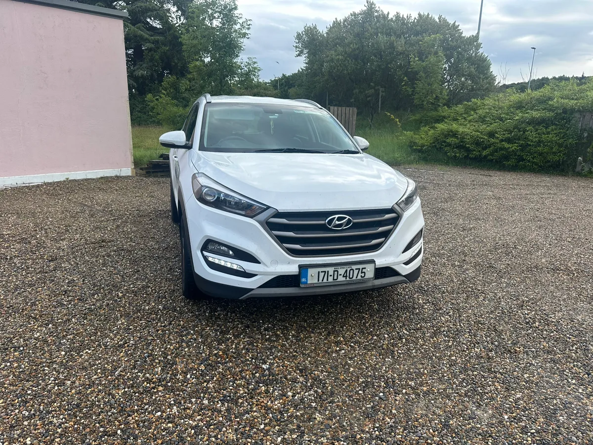 Hyundai Tuscon 1.7 Executive 2017 like new - Image 3