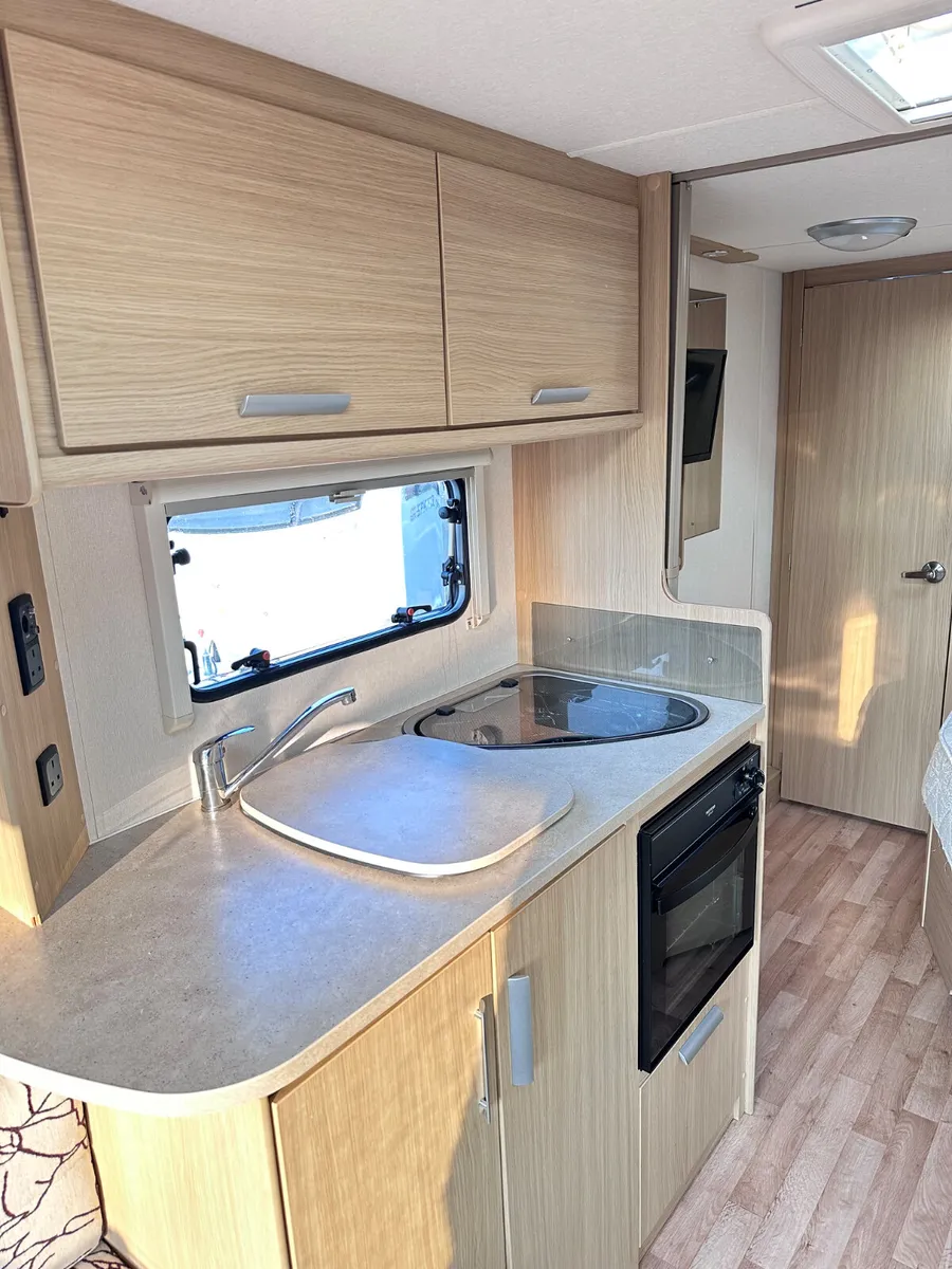 ✨ULTRA LIGHTWEIGHT LUNAR VENUS 4 BERTH FIXED BED ✨ - Image 4
