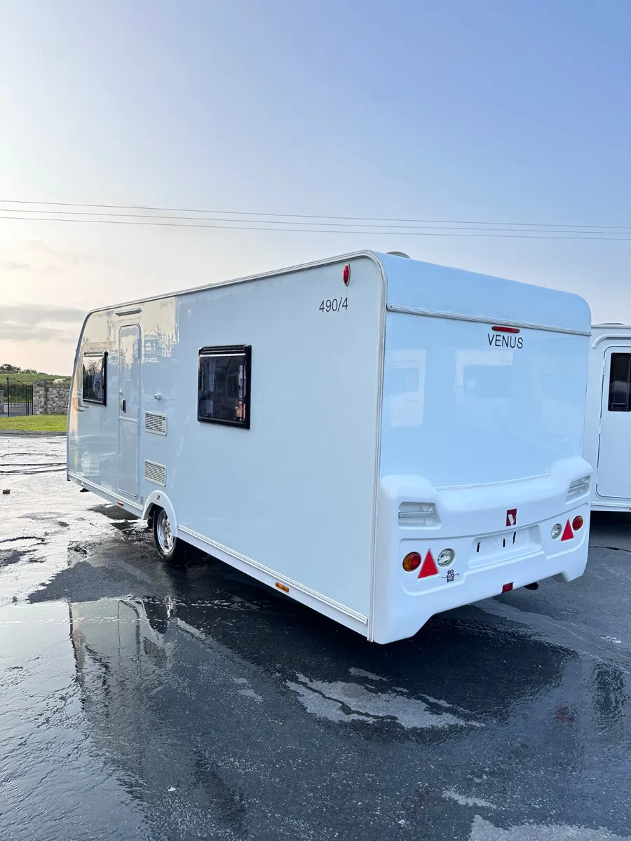 ✨ULTRA LIGHTWEIGHT LUNAR VENUS 4 BERTH FIXED BED ✨ - Image 2