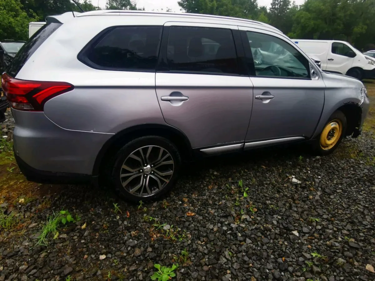 171 Mitsubishi Outlander Diesel 7 seat - Image 2
