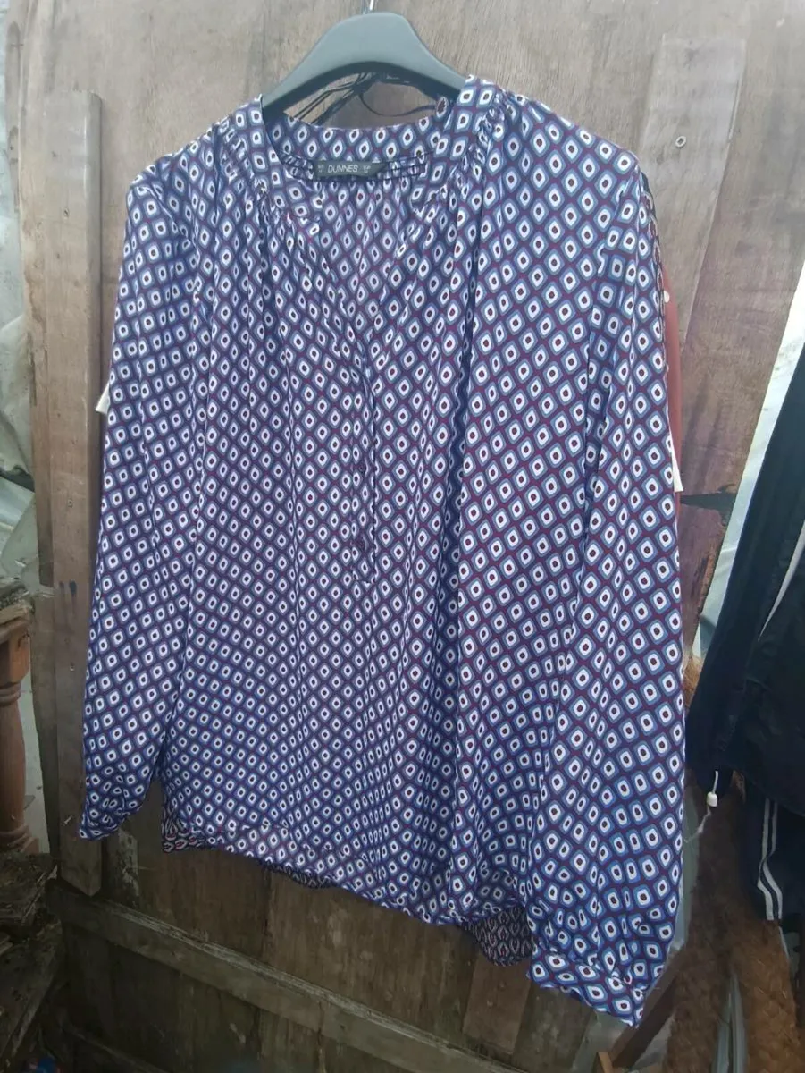 6 beautiful blouses size 14 - Image 1