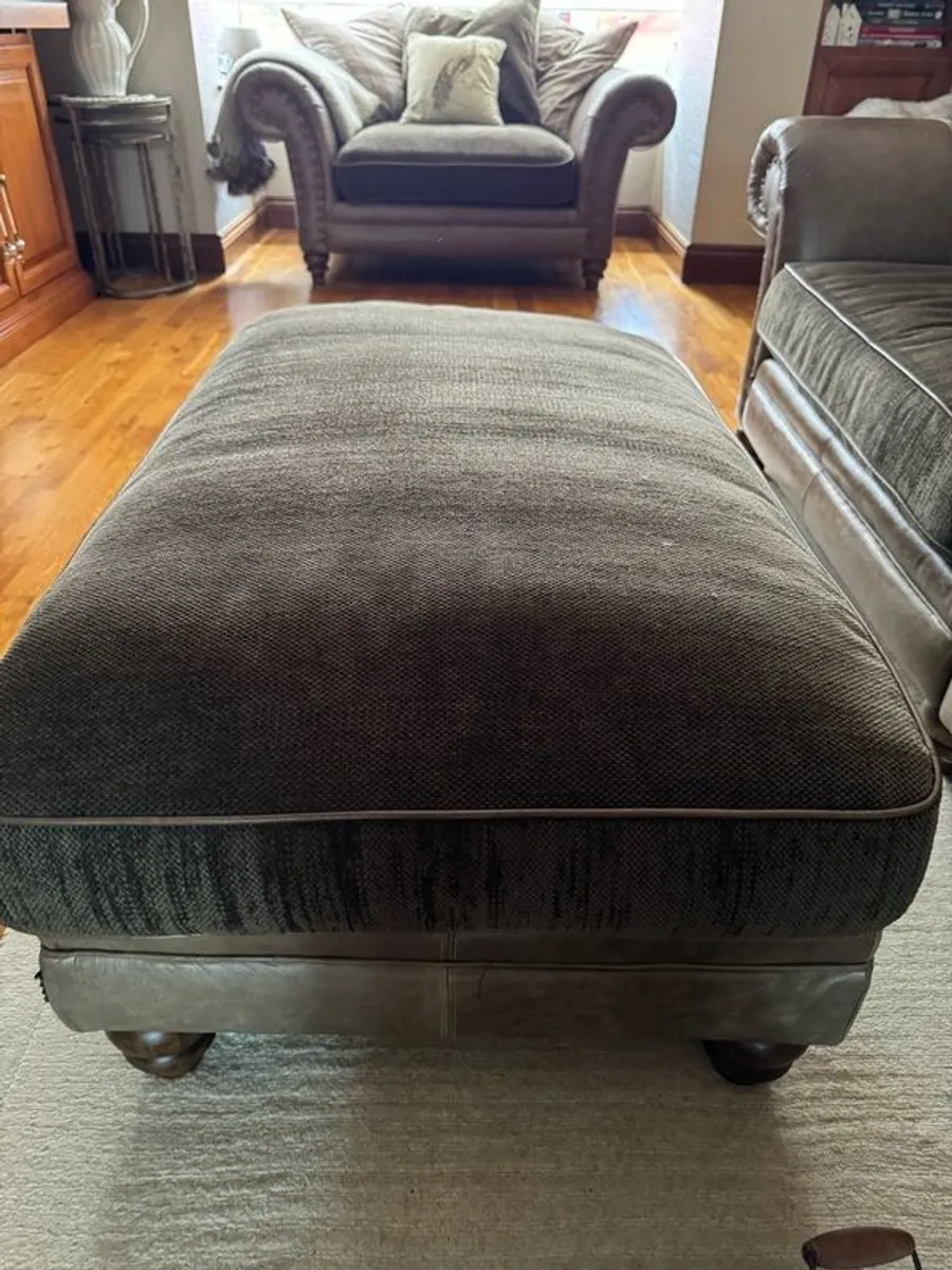 Sofas Alexander and James 4+2+1 seaters and large footstool. In extremely great condition. Very well maintained and very very comfortable. - Image 4