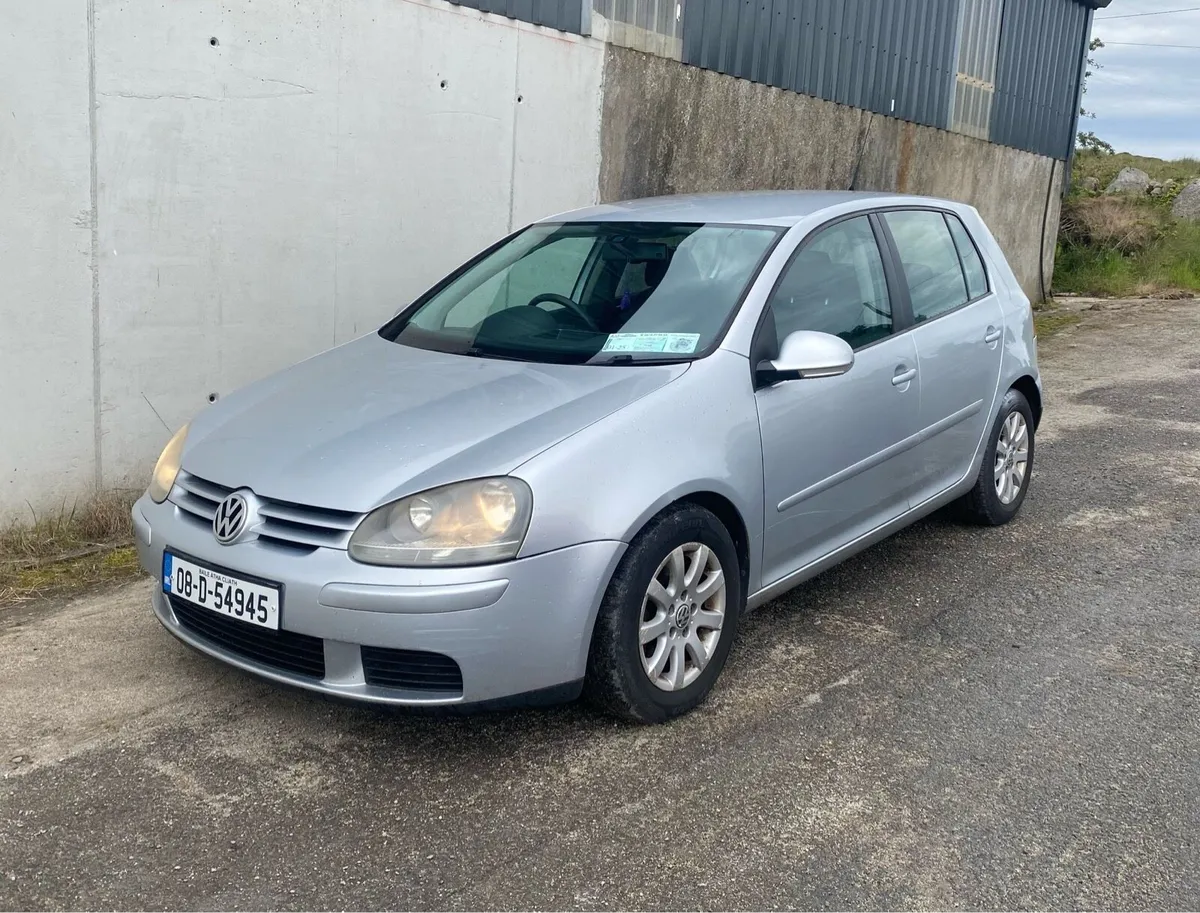 Volkswagen Golf auto - Image 1