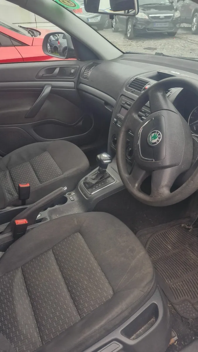 Skoda Octavia 2013 automatic - Image 3