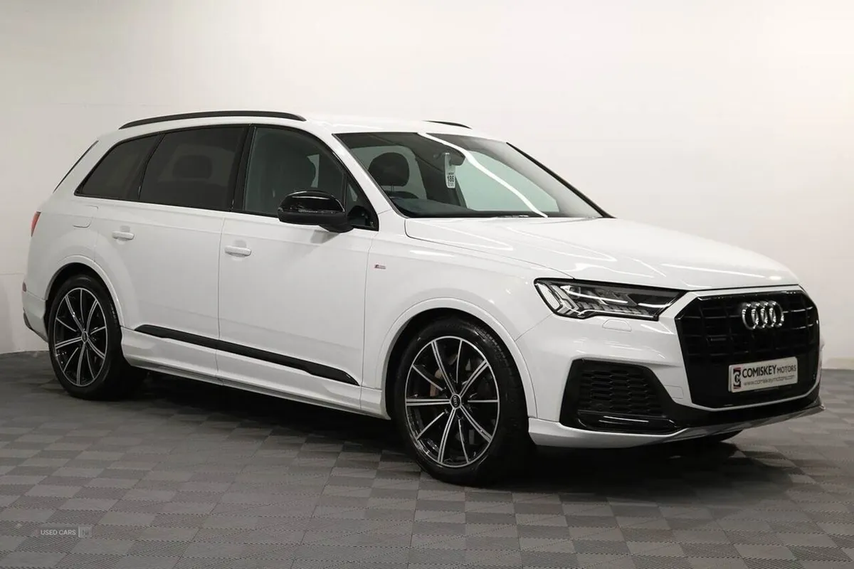 Audi Q7 Tfsie V6 Black Edition - Image 1