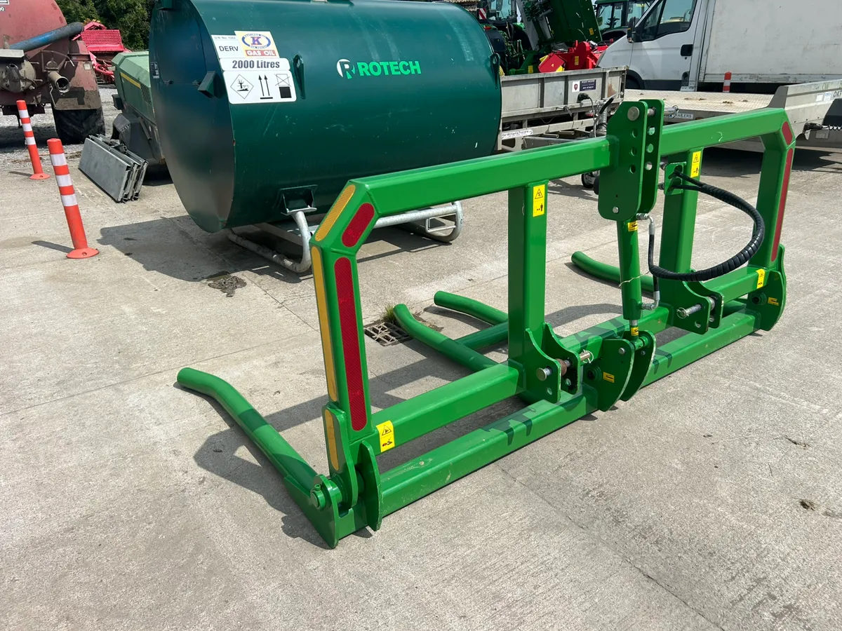 New A Wilson folding bale handler - Image 4