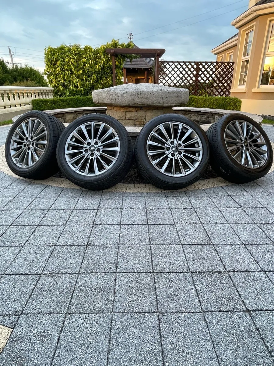 Genuine 17” Ford Focus ST-Line alloys - Image 1