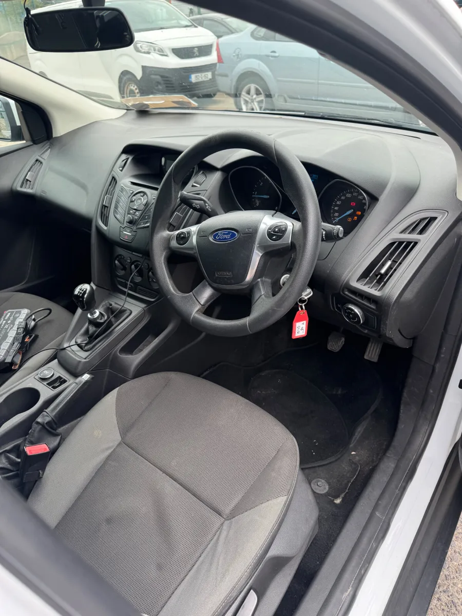 2015 ford focus van - Image 4