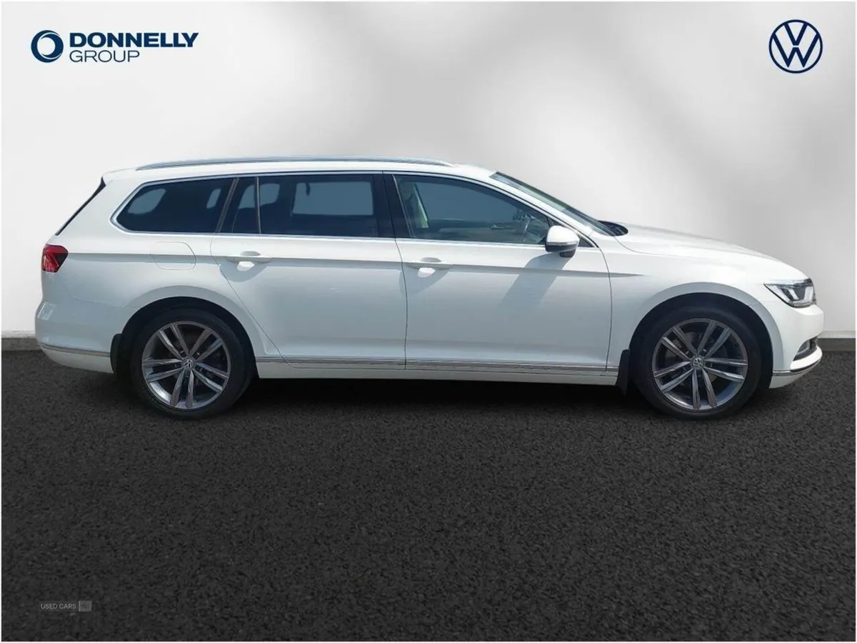 Volkswagen Passat 2.0 TDI GT 5dr DSG  panoramic R - Image 4