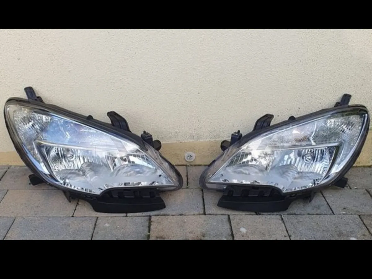 Car headlights - Image 1