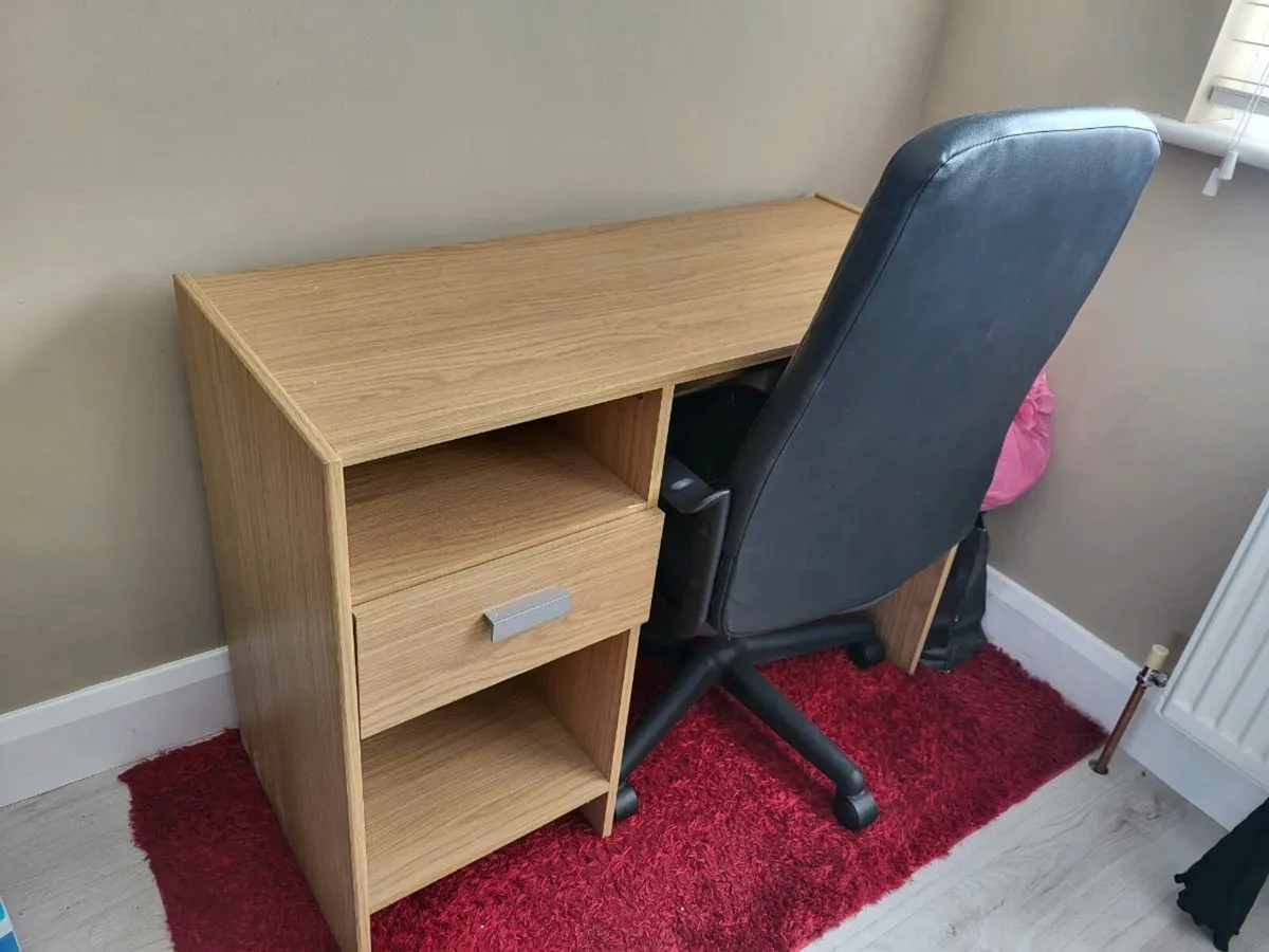 Desk & office chair - Image 1