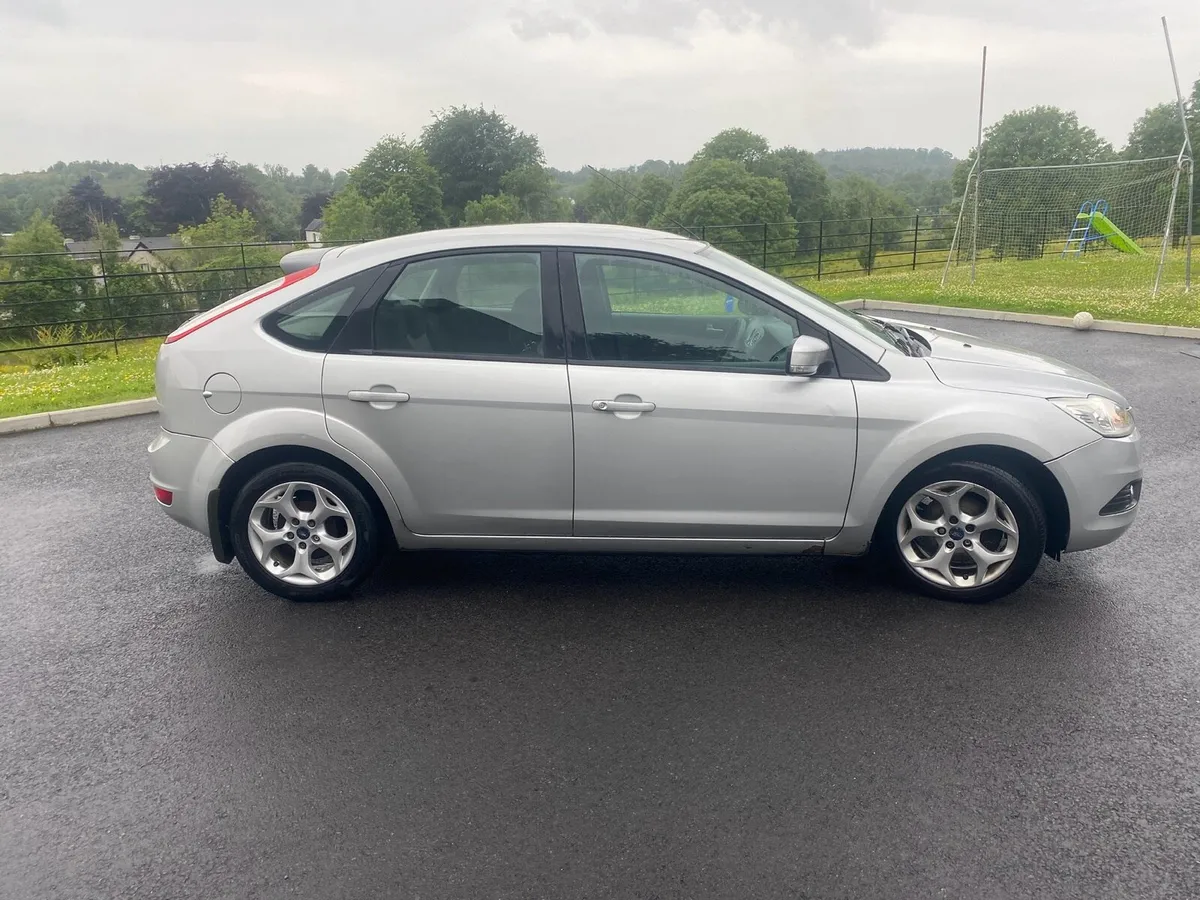 Ford Focus 2011 - Image 2