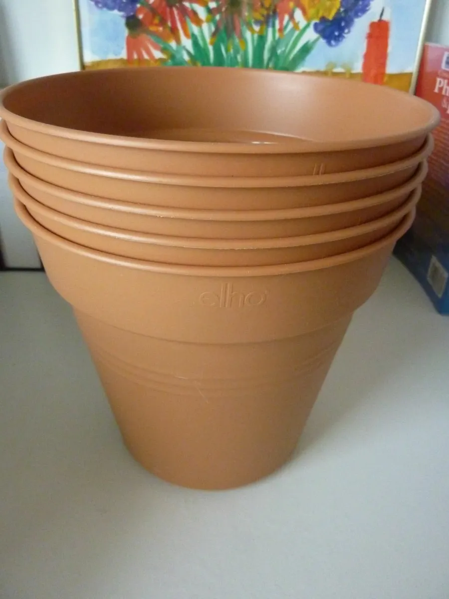Flower pots - Image 1