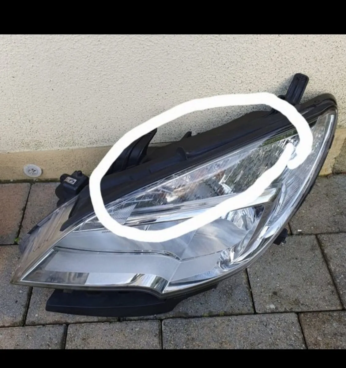 Car headlights - Image 2
