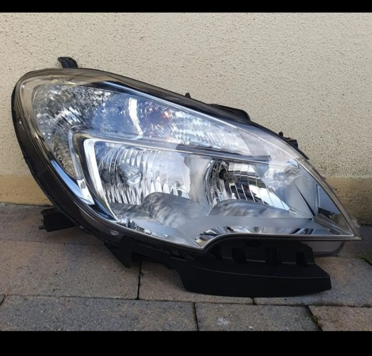 Car headlights - Image 3