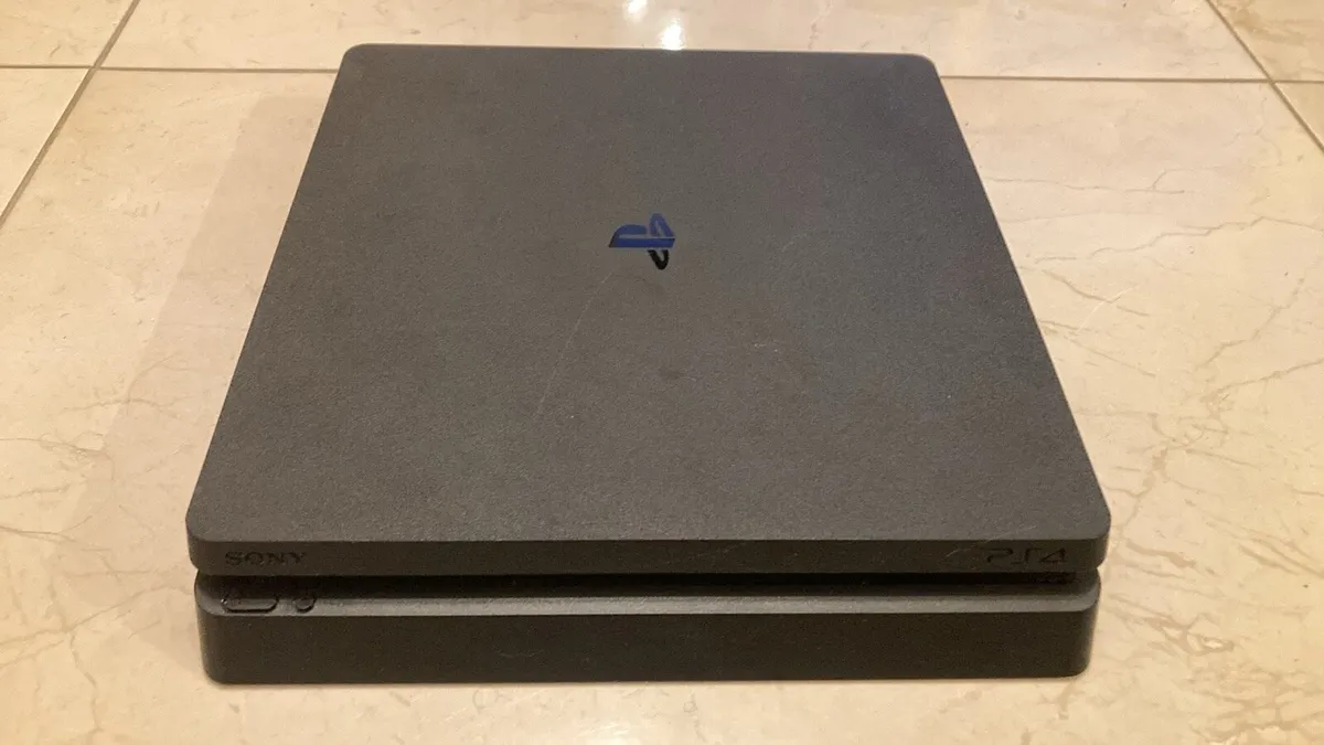 PS4 Slim Edition - Image 2