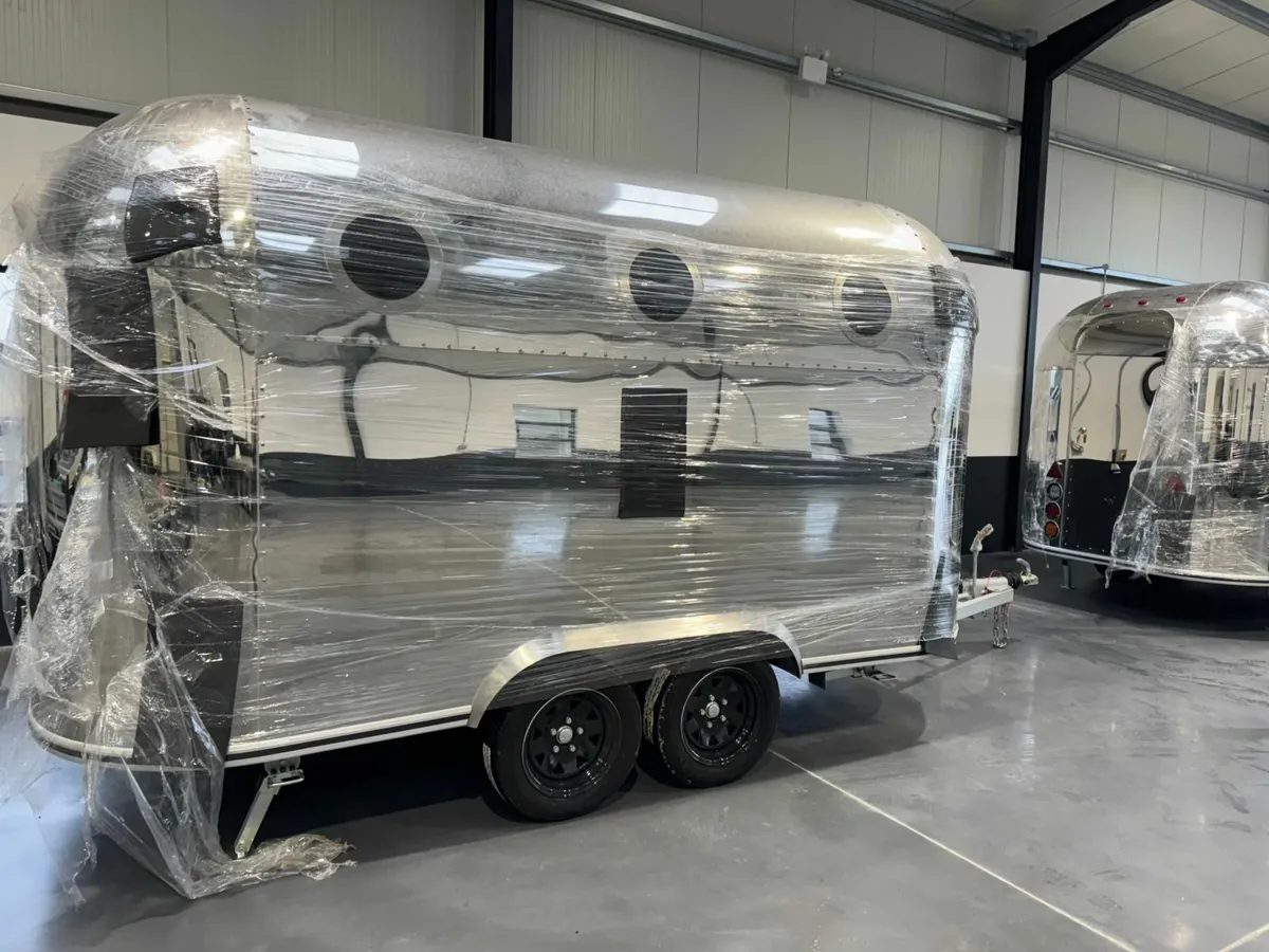 Food Trailer Airstream - Image 1