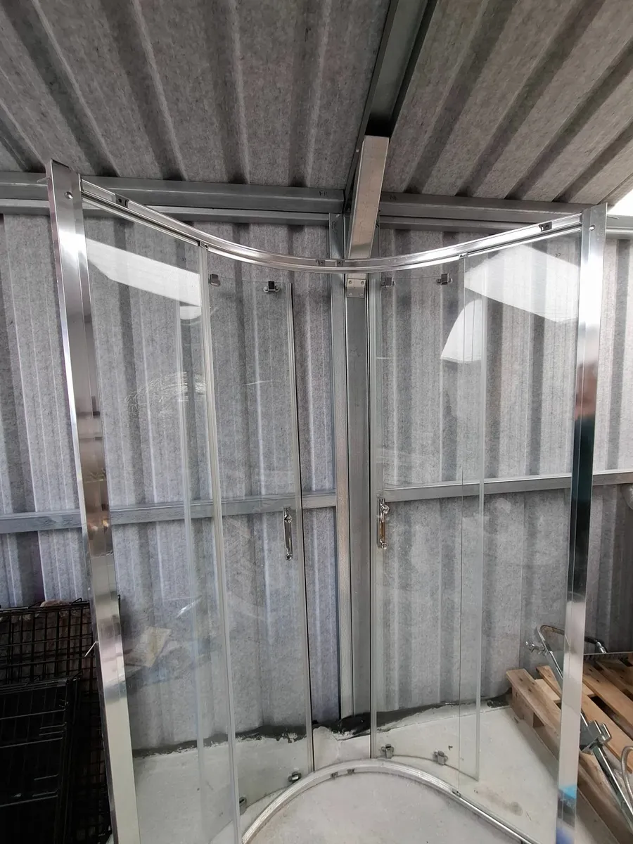 900 x 900 shower door - Image 1