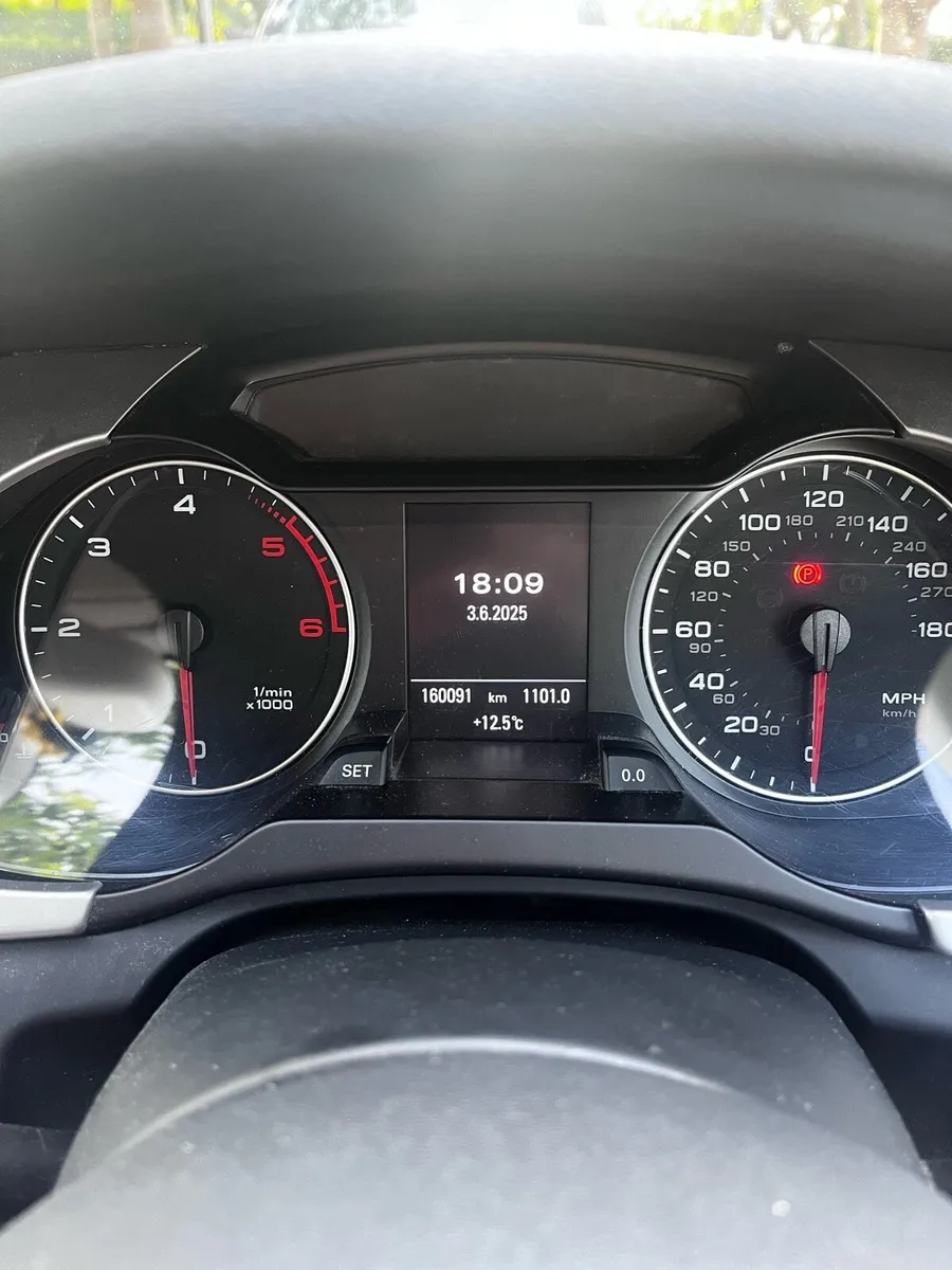 Audi A4 2.0L TDI Technik 2011 160k kms - Image 4
