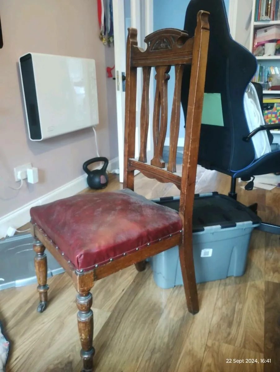 Antique chair - Image 1