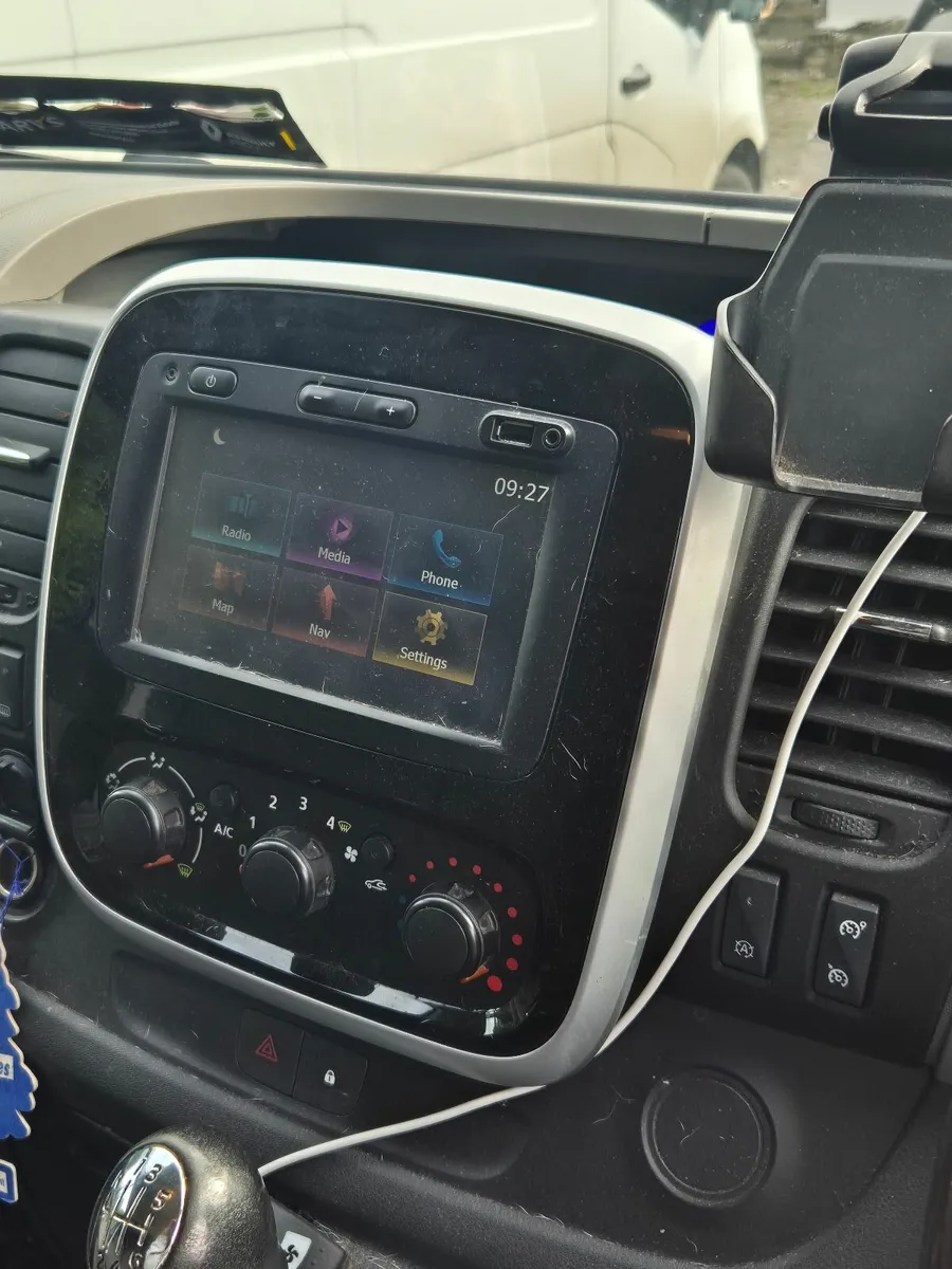 Renault Trafic 2017 - Image 2