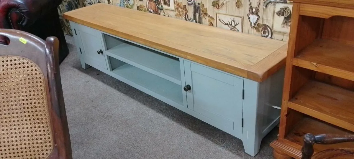Modern 6ft Wood Topped Media Unit