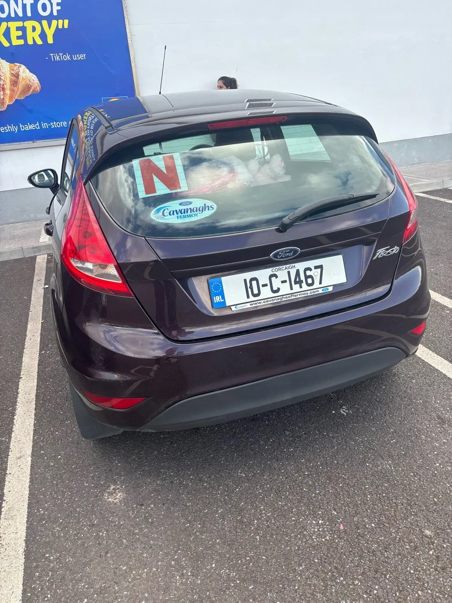 Ford fiesta 2010 - Image 2