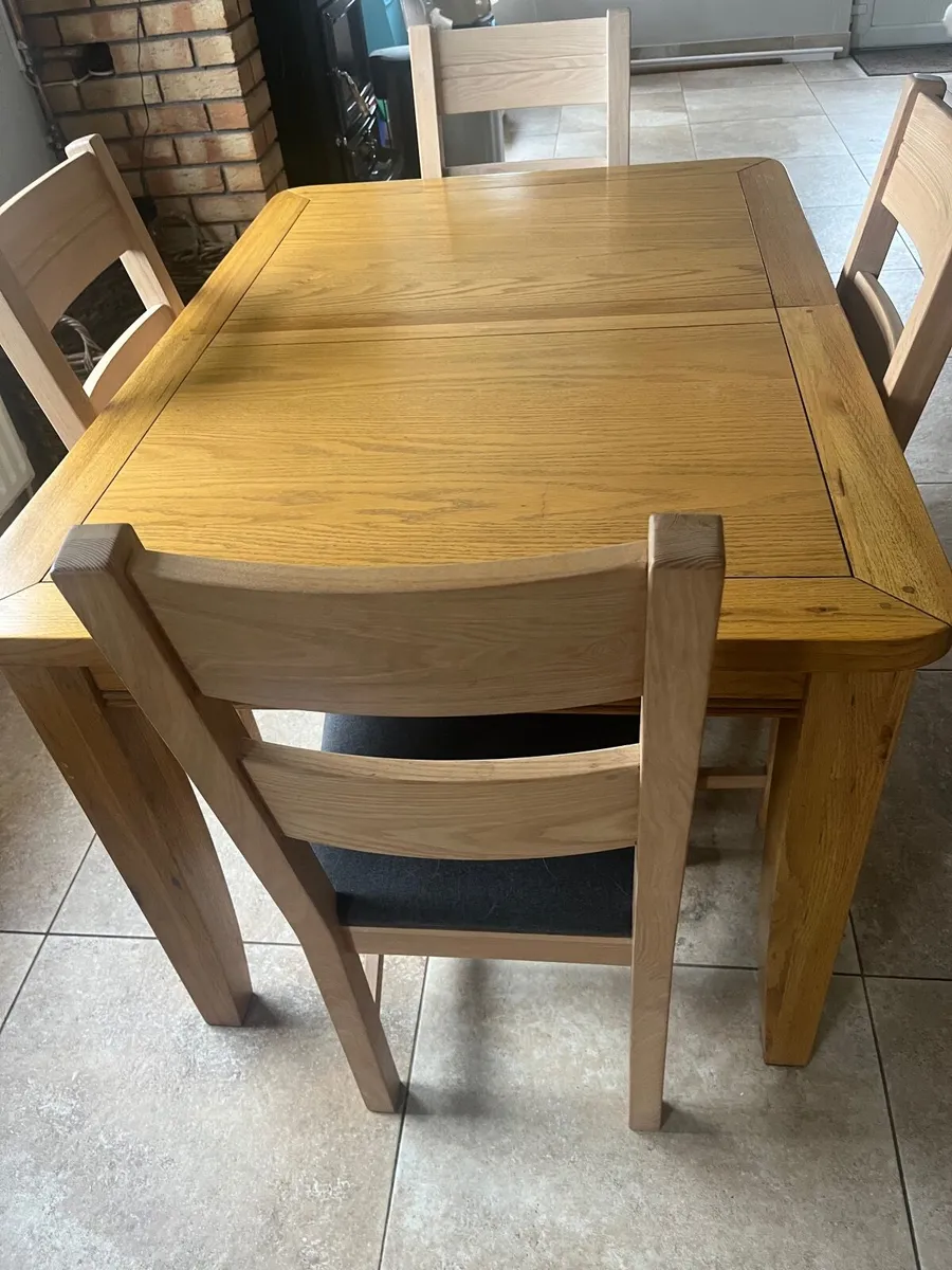 Kitchen table and chairs - Image 2