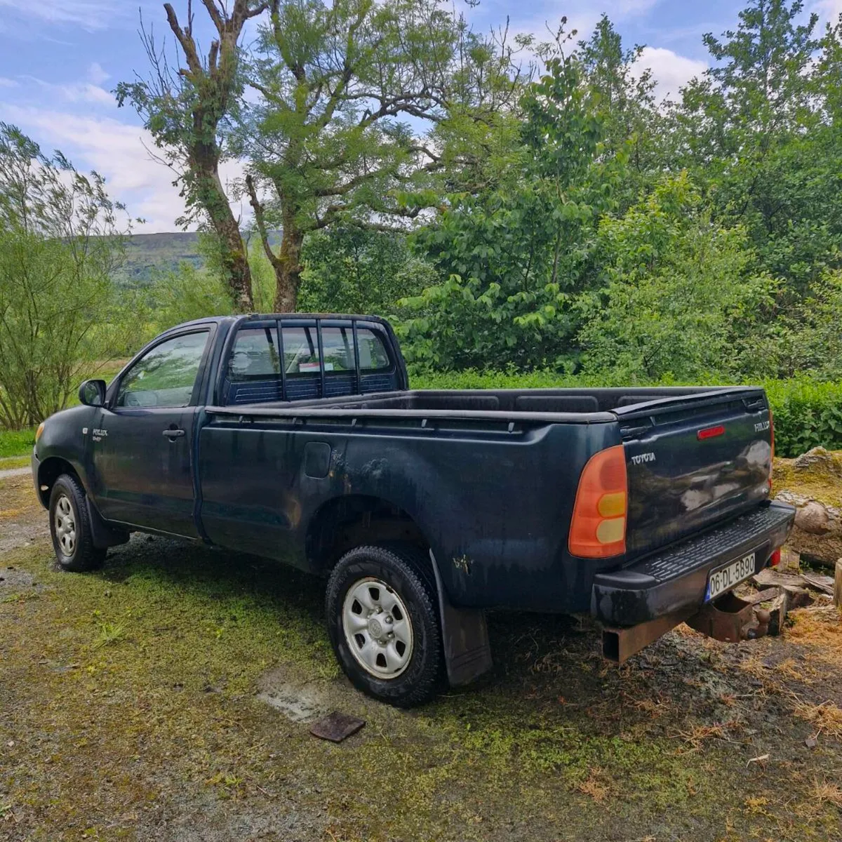 Toyota Hilux 2006 - Image 2
