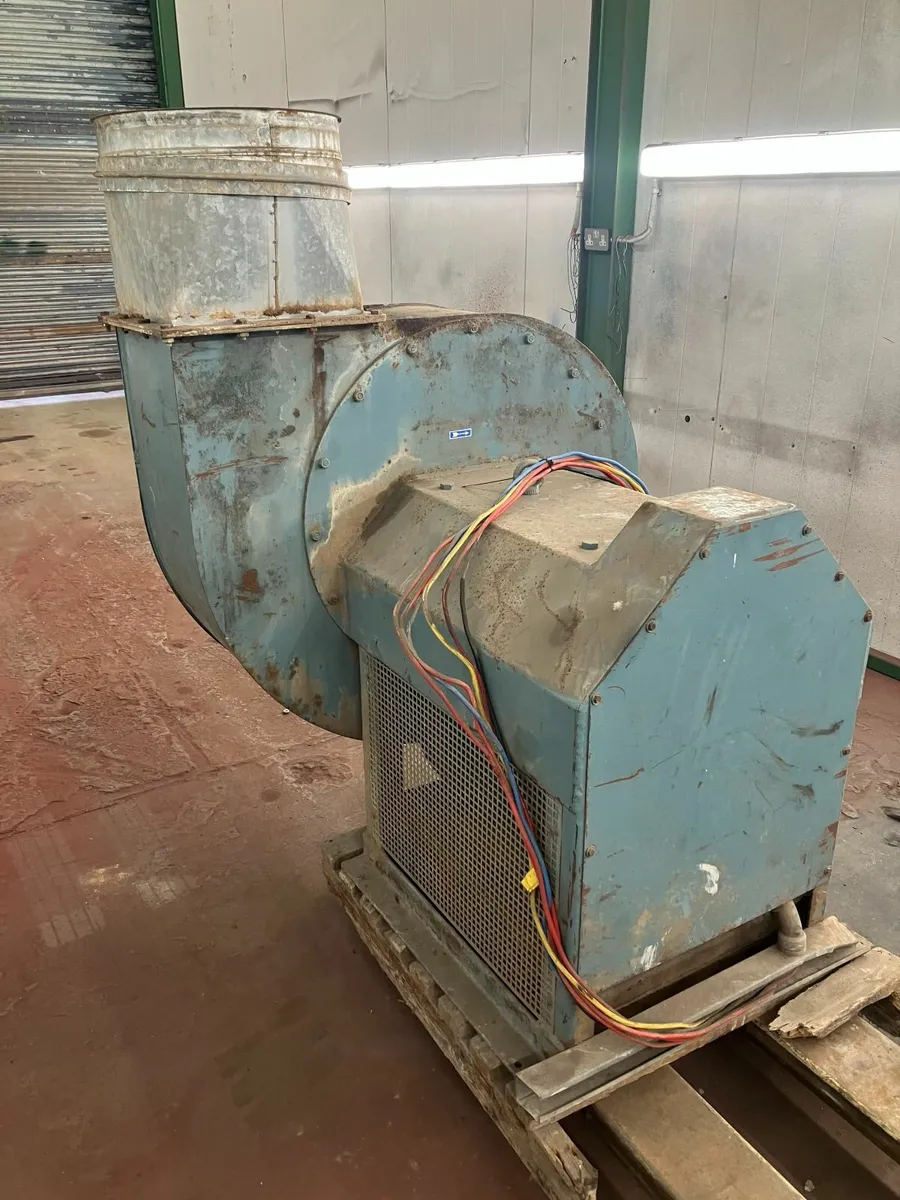 Extractor fan and motor. - Image 2