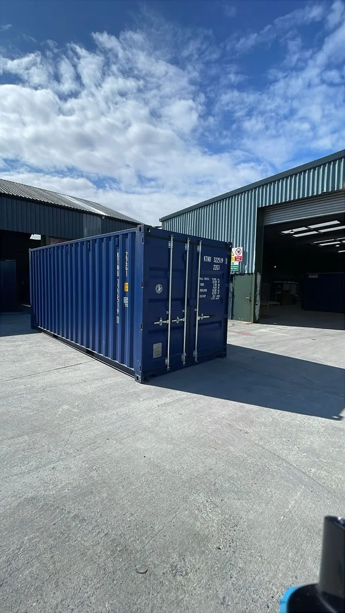 Storage container with shelving - Image 2