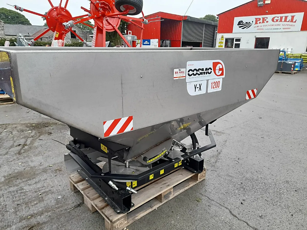 NEW COSMO 1.25 TONNE TWIN DISC FERT SPREADERS - Image 1
