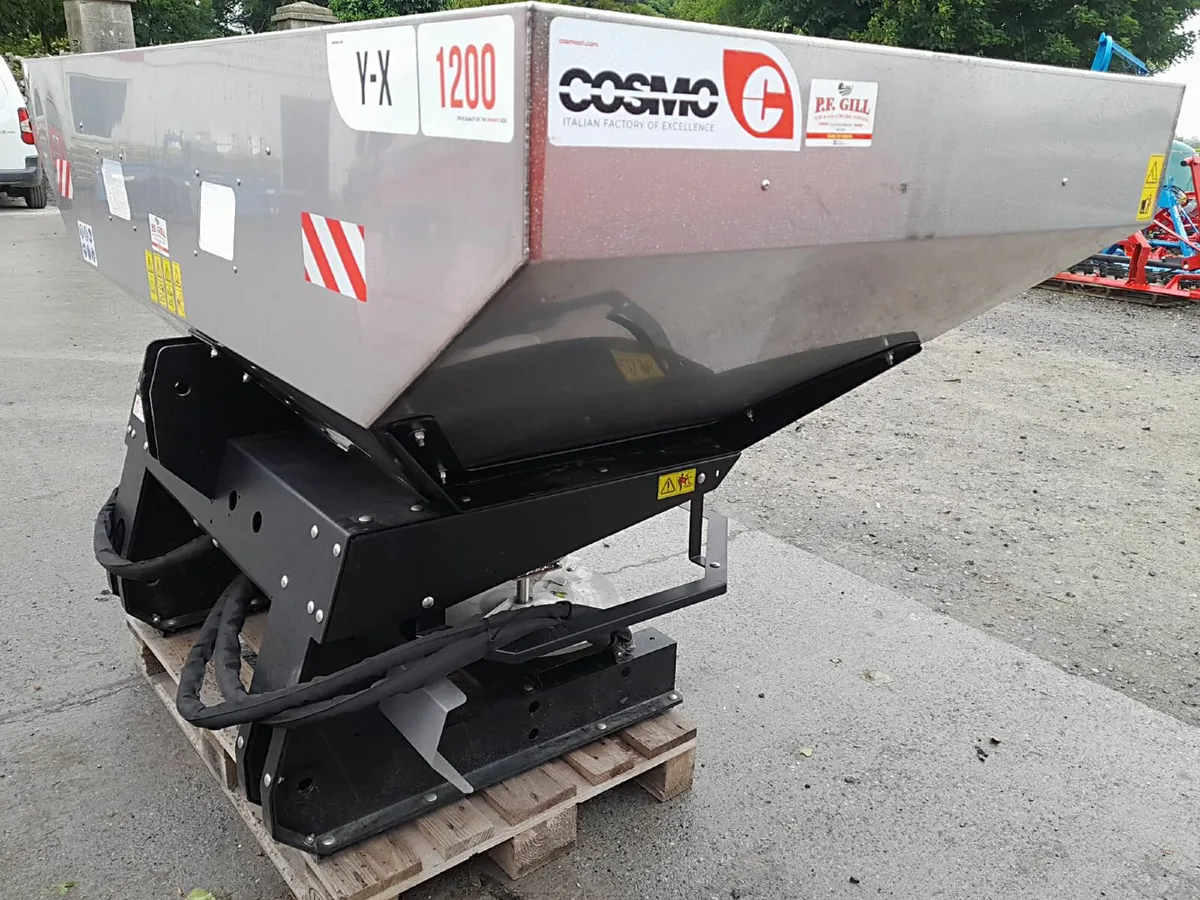 NEW COSMO 1.25 TONNE TWIN DISC FERT SPREADERS - Image 4