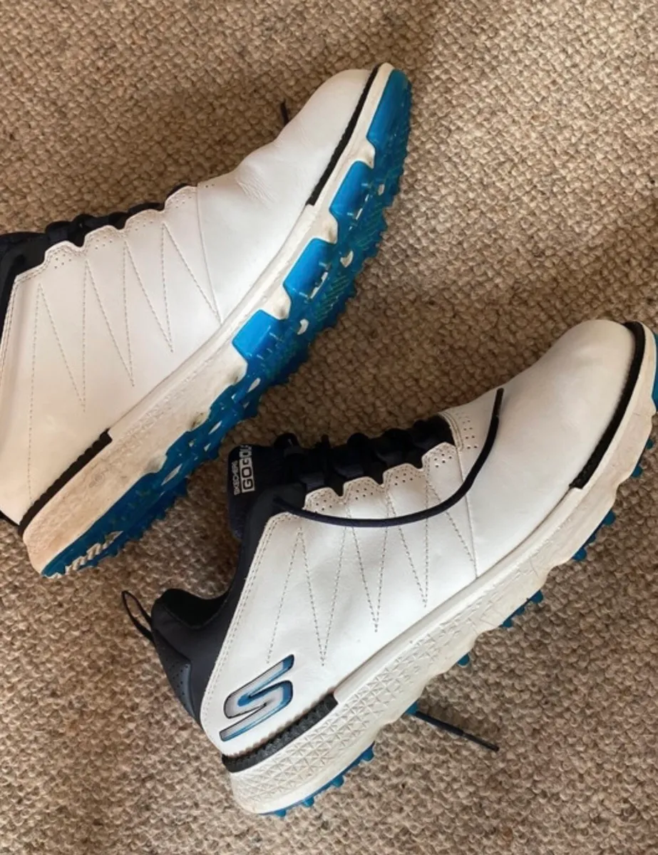 Golf shoes - Image 1