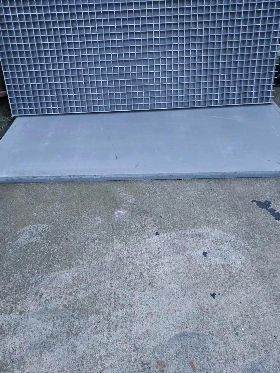 Platform or base - Image 1