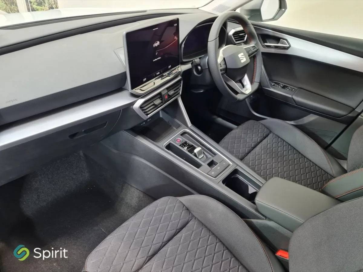 SEAT Leon 1.5tsi FR 204HP E-hybrid Dsg 0  PCP Ava - Image 4