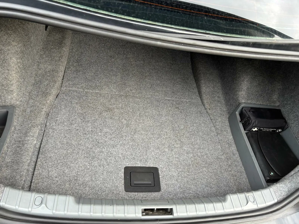 Bmw 320d 2009 - Image 3