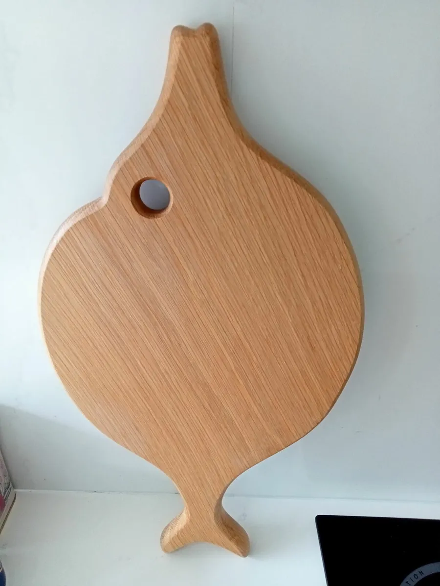 Wooden fish shaped serving board - Image 1