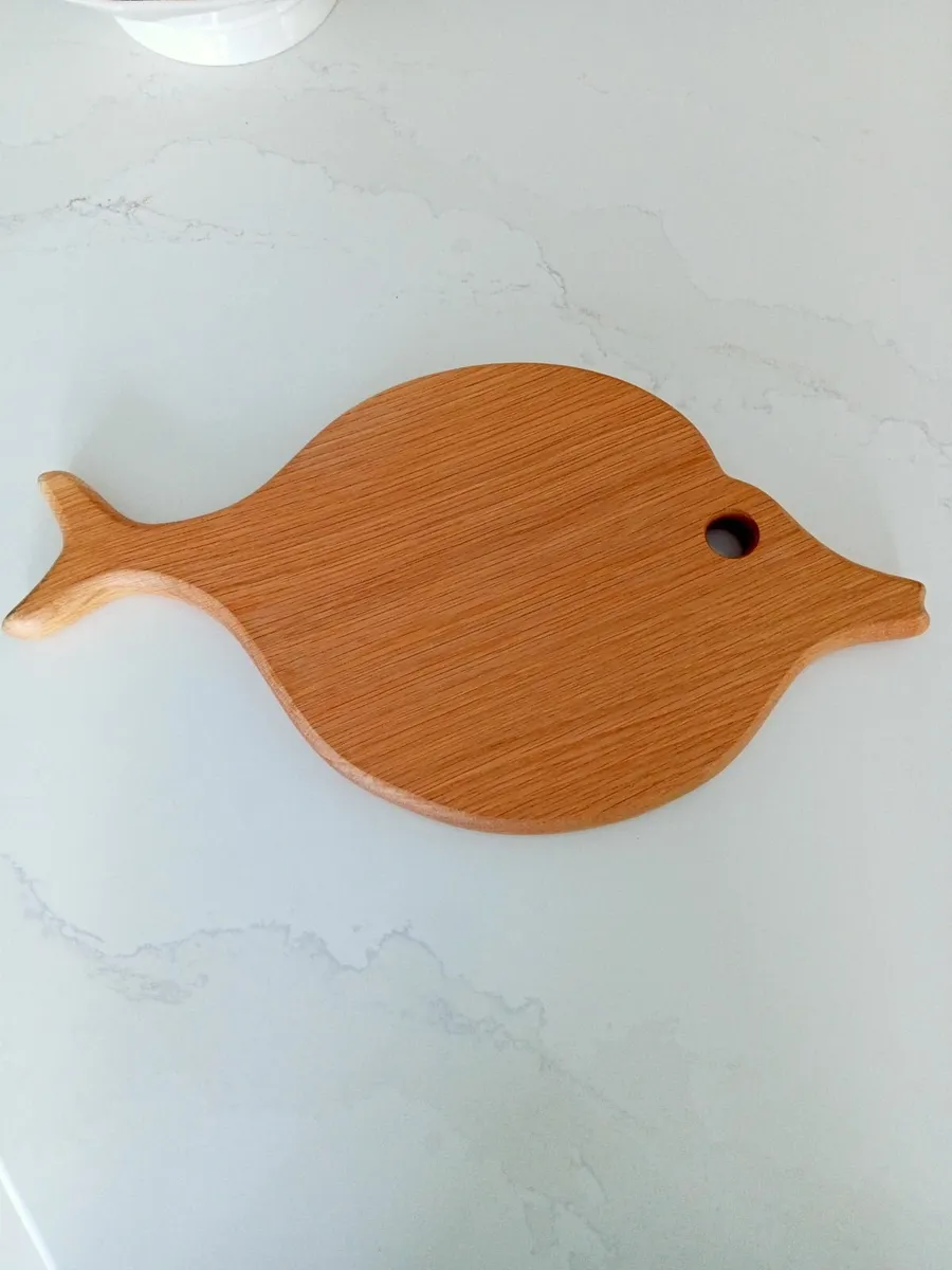 Wooden fish shaped serving board - Image 2