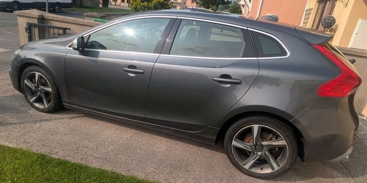 2013 Volvo V40 D3 r-design - Image 2