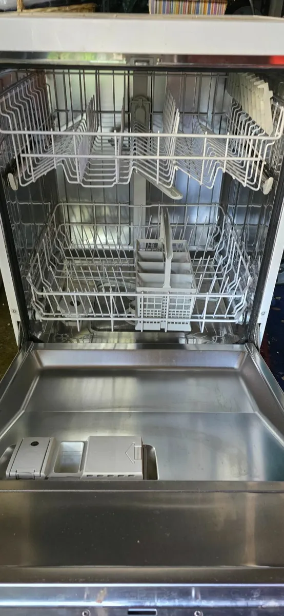 Dishwasher - Image 2