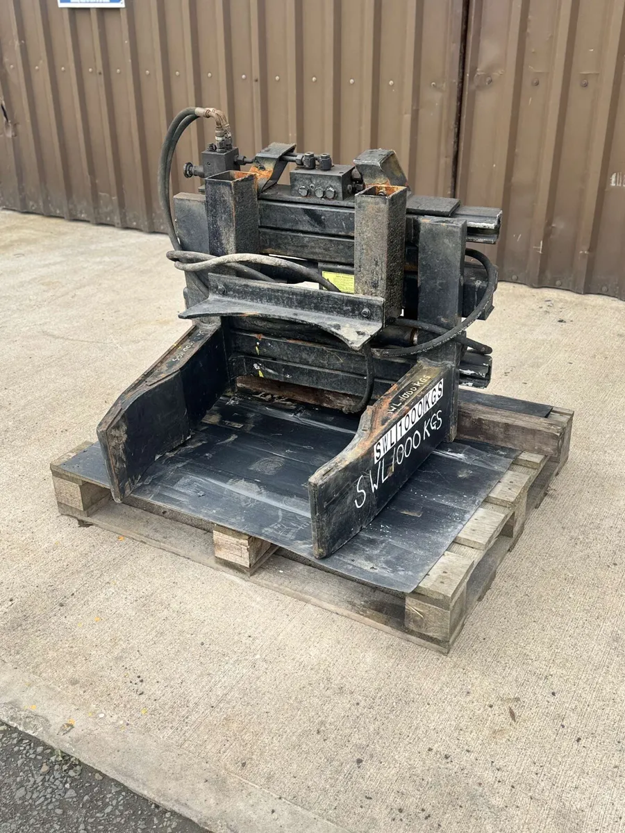 Hydraulic Forklift Barrell Clamp Attachment - Image 1