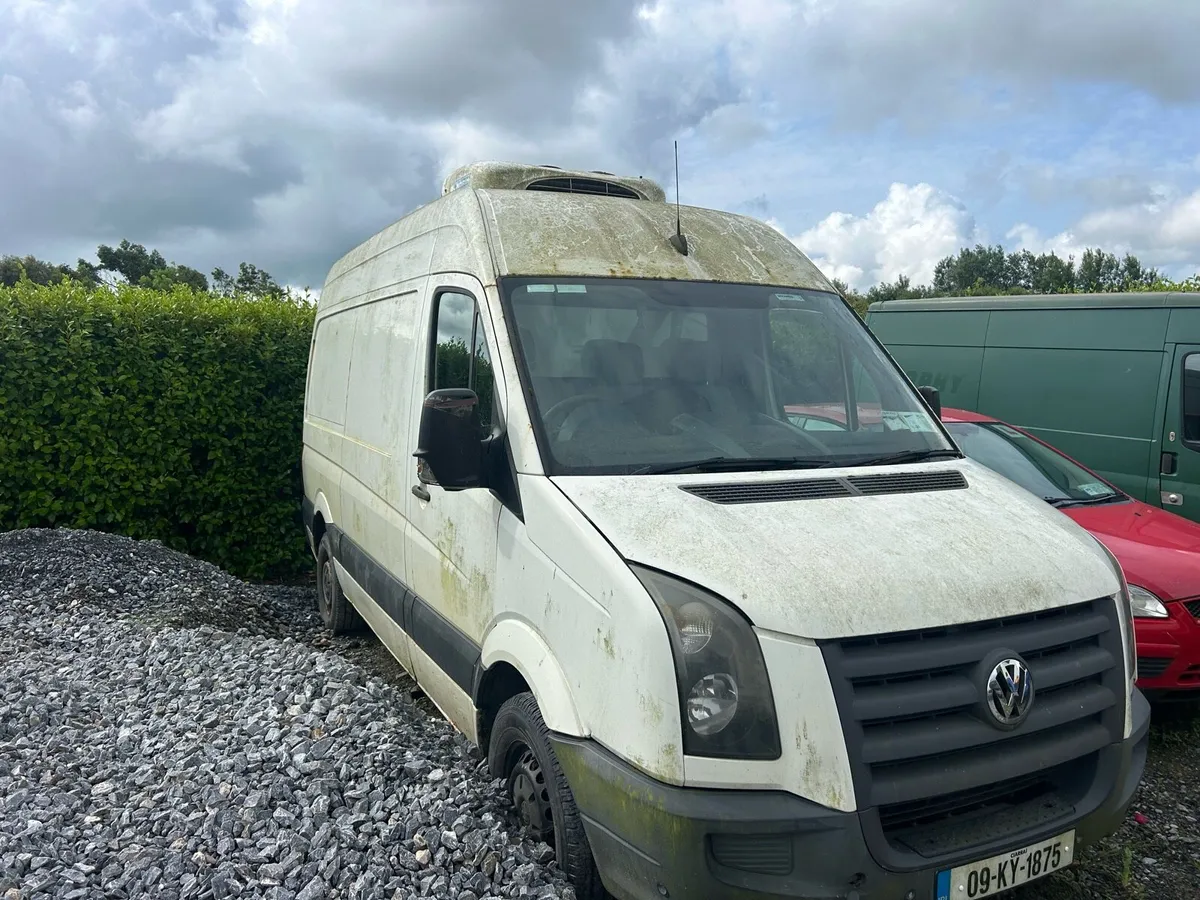 09 crafter 2.5 with fridge - Image 1